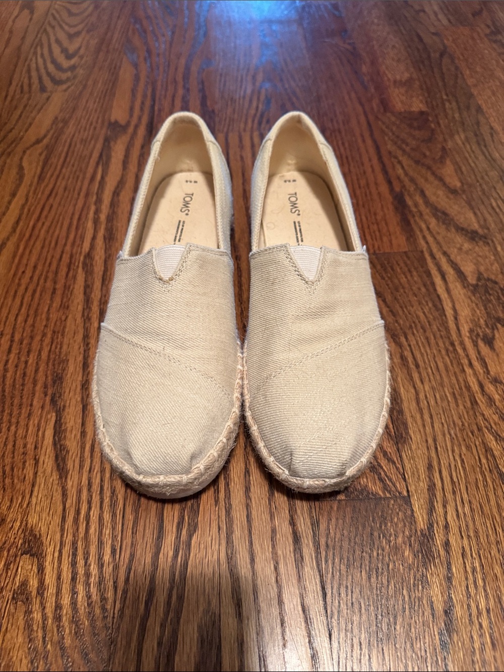 TOMS Women 9.5 Classic Slip-On Espadrilles in Beige